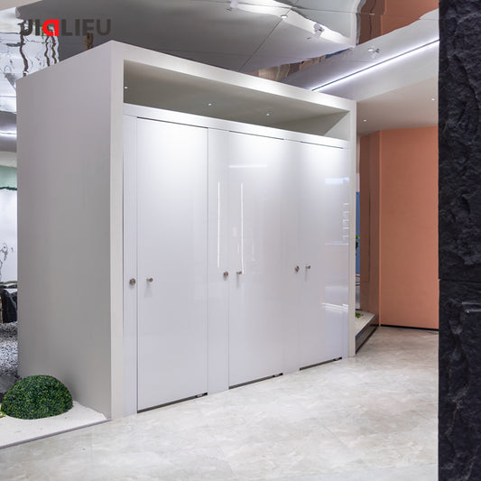 Cabine WC verre trempé 42 mm haut de gamme — design série C5 bord stratifié compact — ISO 9001 / B1 / E1 — MOQ 10