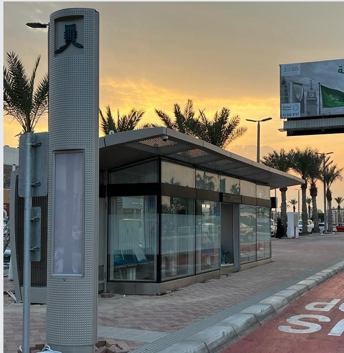 Abribus ARCHITECTURAL sur-mesure — double vitrage, climat extrême jusqu'à 40°C — MOQ 1