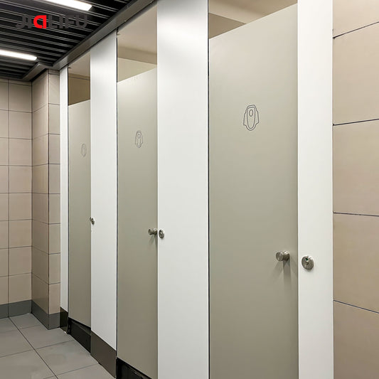 Cabine WC HPL haute performance — design A6 charnières invisibles — CE / B1 / E1 — MOQ 10