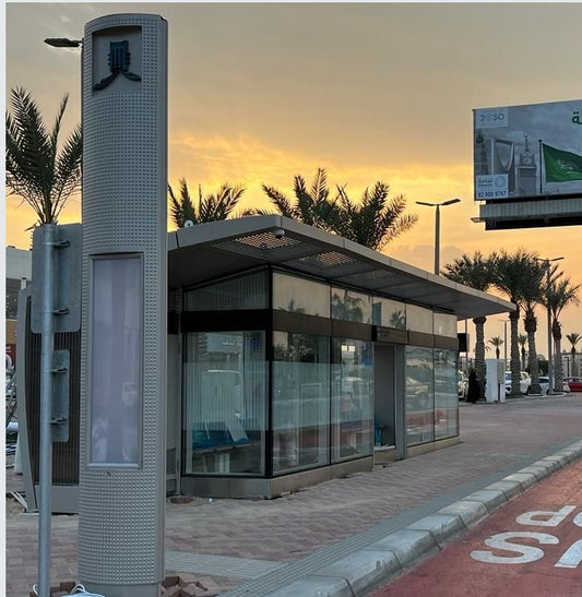 Abribus ARCHITECTURAL sur-mesure — double vitrage, climat extrême jusqu'à 40°C — MOQ 1