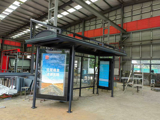 Abribus SOLAIRE autonome avec écran LED — mobilier urbain connecté sur-mesure — MOQ 1
